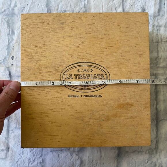 La Traviata wooden cigar box collectible with latch closure 8x8 - Picture 10 of 11
